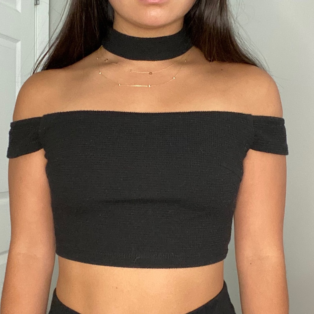 LF Off The Shoulder Crop Top with Choker - Picture 2 of 7